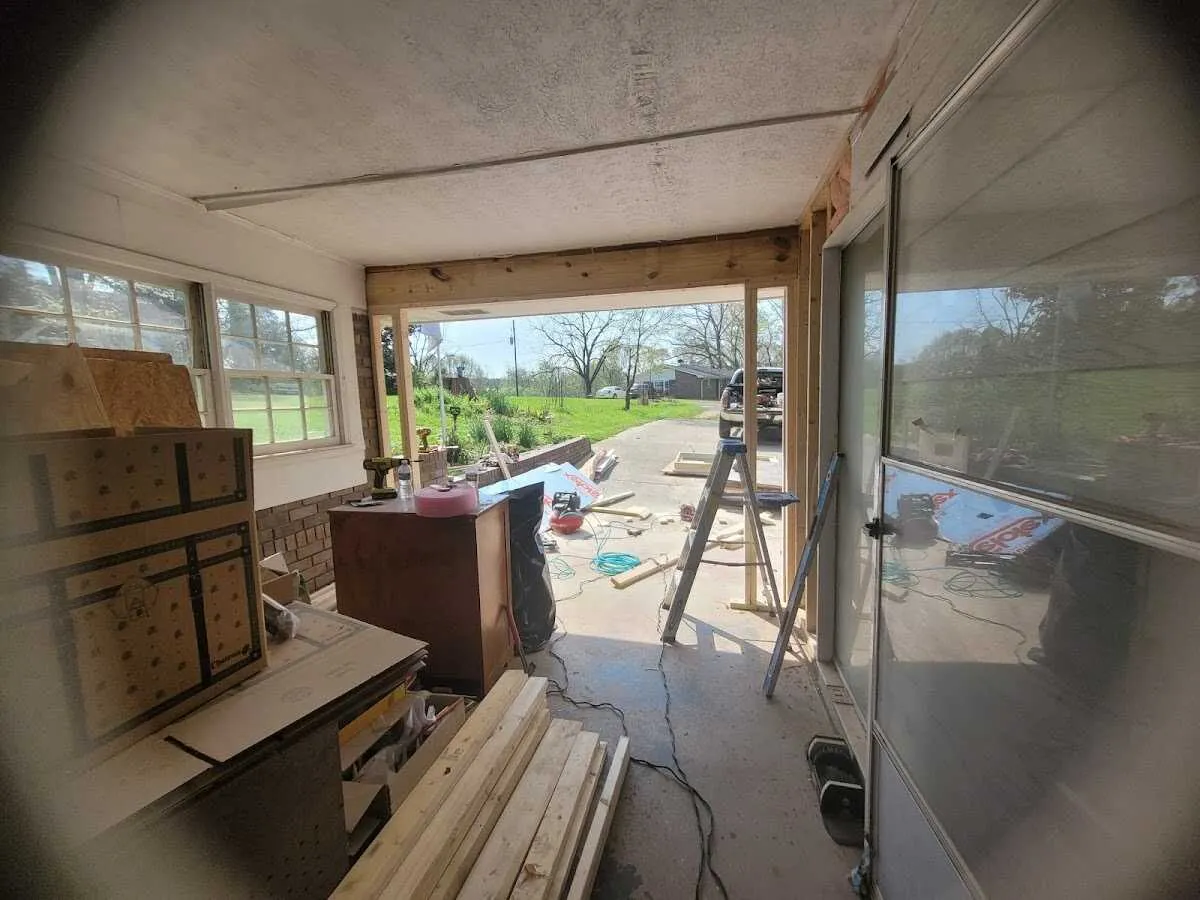 Air movers and dehumidifier for Water Mitigation Services in Wailua Homesteads